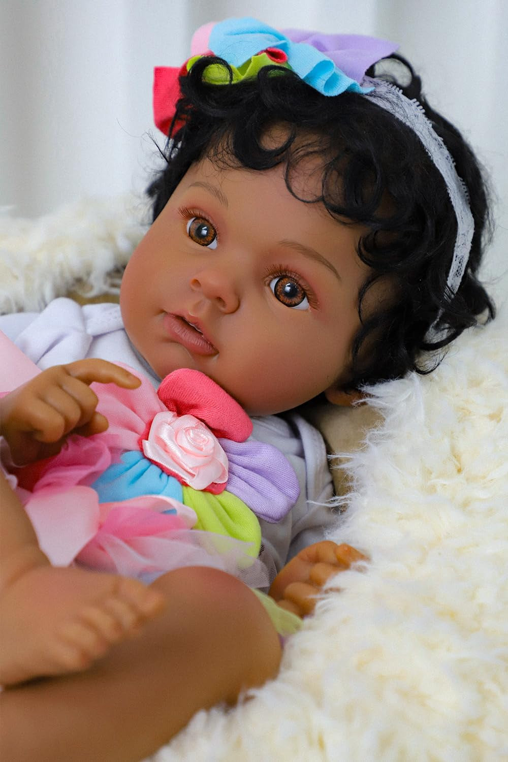 SCOM Black Baby Doll Girl - 20 Inch Reborn Realistic African American Doll | Brown Eyes, Handmade Hair, with Accessories, Dark Skin, Soft Cloth Body, Weighted, Lifelike Newborn, Gift for 3+