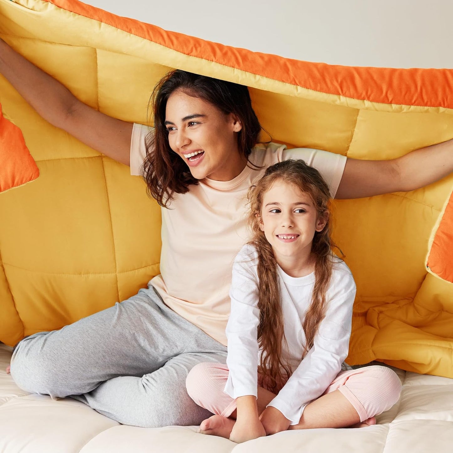 Exclusivo Mezcla Lightweight Reversible Queen Size Comforter Set, down Alternative Comforter with 2 Pillow Sham, Queen Size Bedding Set for All Seasons, Orange/Yellow