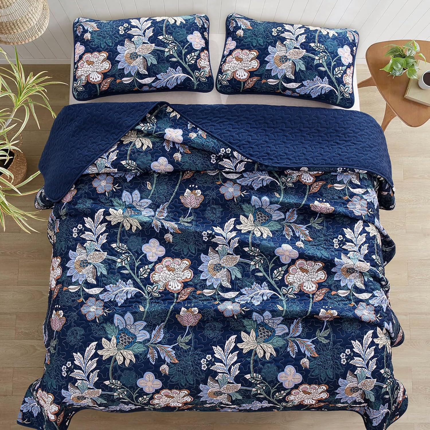 WONGS BEDDING Quilt Set Queen Size, Navy Blue Botanical Queen Bedspread Bedding Sets, 3 Pieces Floral Quilt with 2 Pillowcases,Soft Lightweight Microfiber Coverlet Set for All Season(96"X90")
