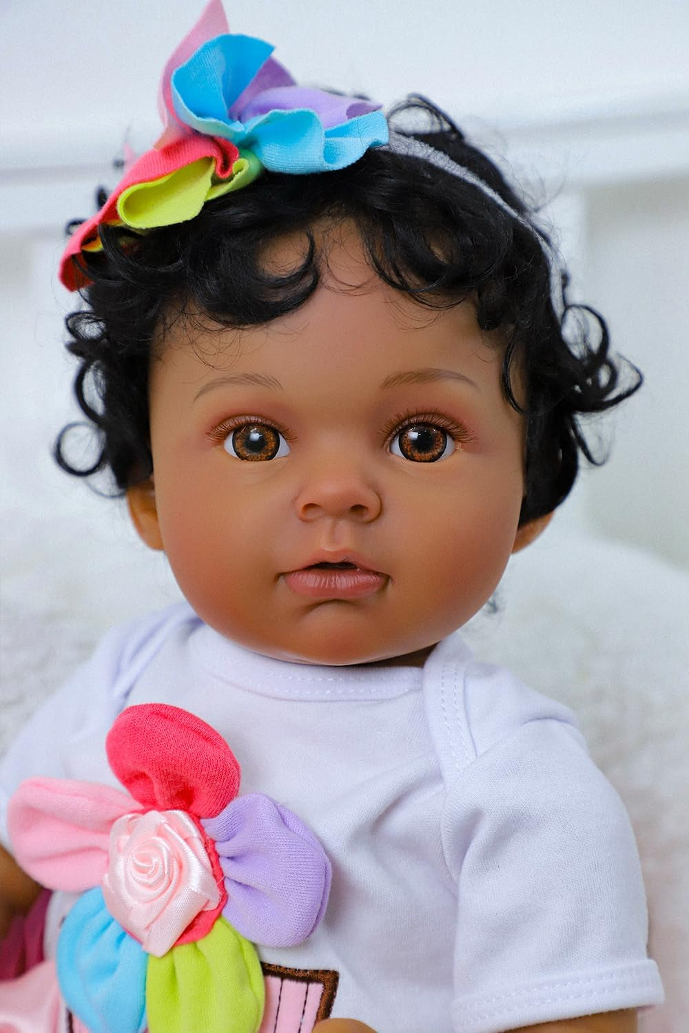 SCOM Black Baby Doll Girl - 20 Inch Reborn Realistic African American Doll | Brown Eyes, Handmade Hair, with Accessories, Dark Skin, Soft Cloth Body, Weighted, Lifelike Newborn, Gift for 3+