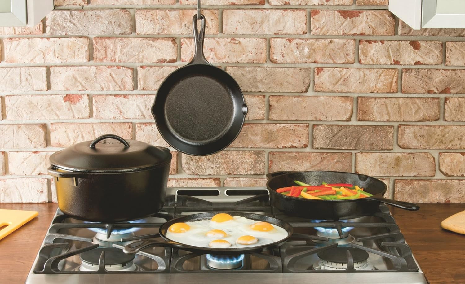 Lodge 5 Quart Pre-Seasoned Cast Iron Dutch Oven with Lid - Wire Bail Handle for Easy Transfer from Cooking Surface to Table - Use in the Oven, on the Stove, on the Grill or over the Campfire - Black