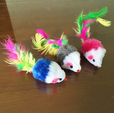 Colored feather tail mouse toy