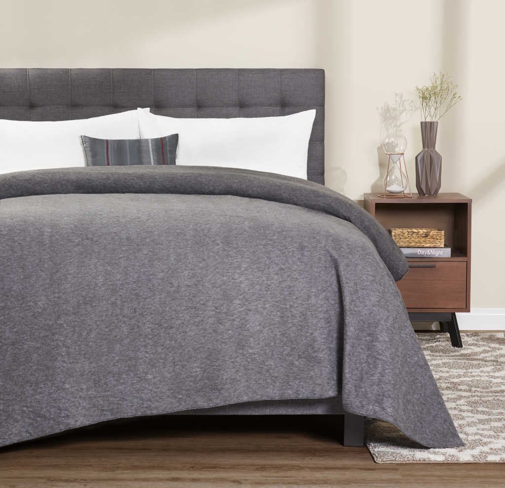 Mainstays Super Soft Fleece Bed Blanket, Full/Queen, Grey